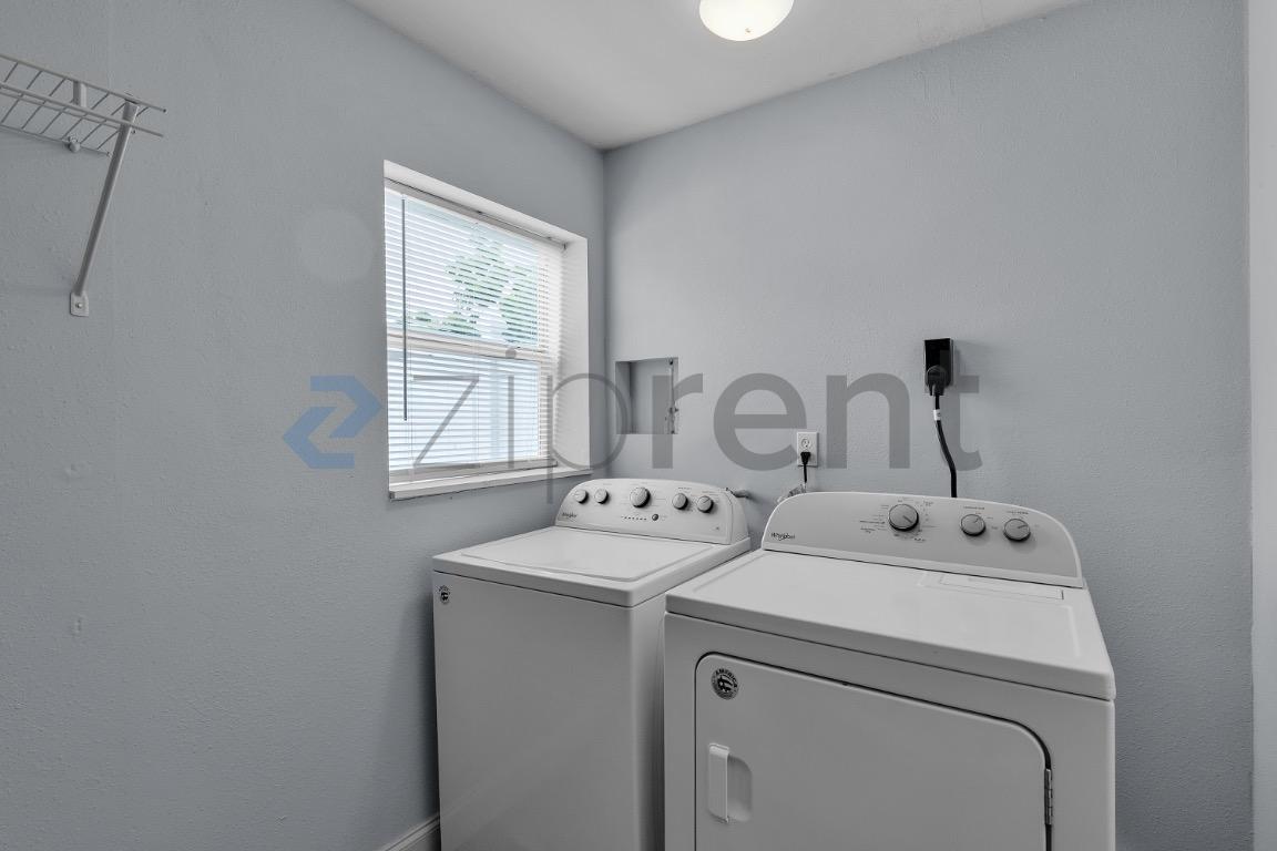 Building Photo - Unit