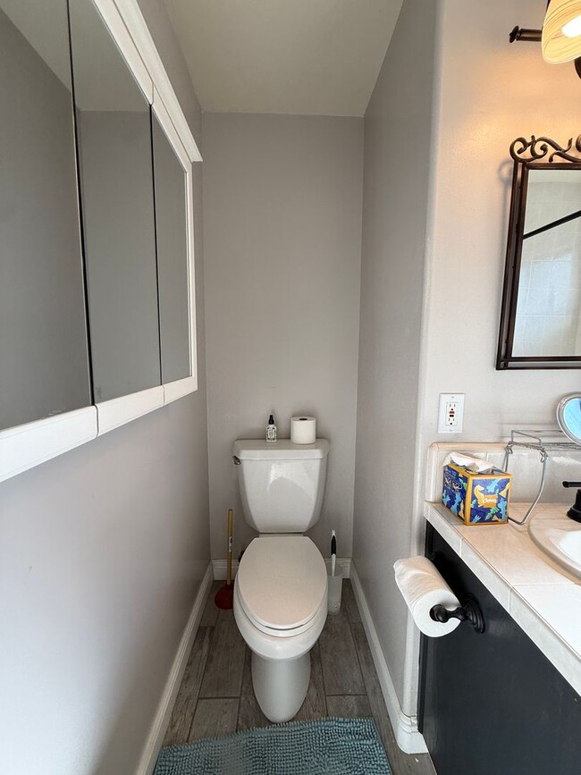 Building Photo - Stunning Fully Furnished 3 Bed-3 Bath Home with Den - Over 2300 Sq Ft.