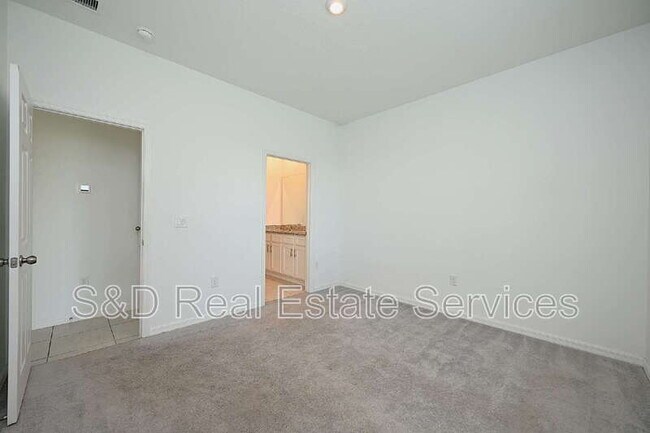 Building Photo - 685 Crown Rose Dr