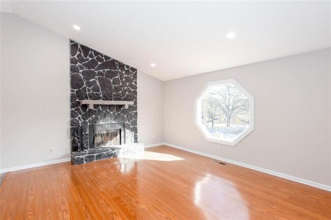 Building Photo - 4049 Leicester Dr NE
