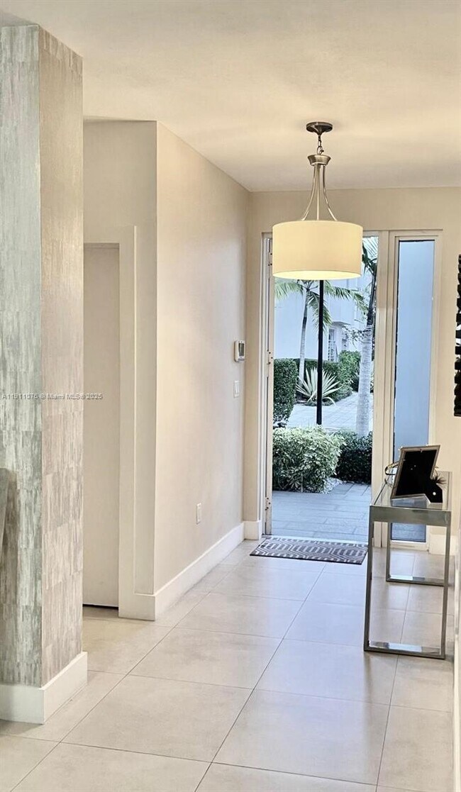 Building Photo - 6846 NW 103rd Ave