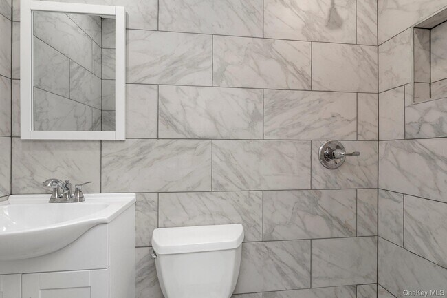 Building Photo - 295 Plain Ct