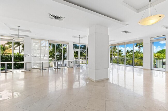 Building Photo - 881 Ocean Dr