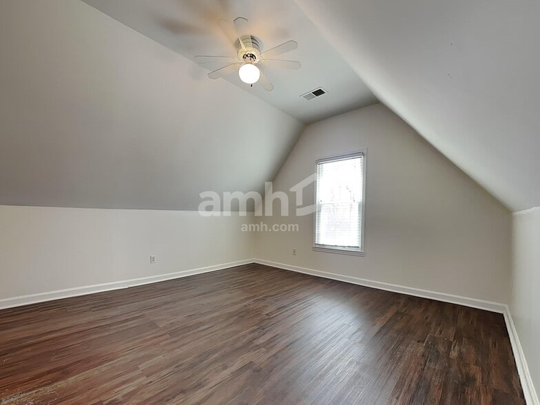 Building Photo - 9270 Chimneyrock Blvd