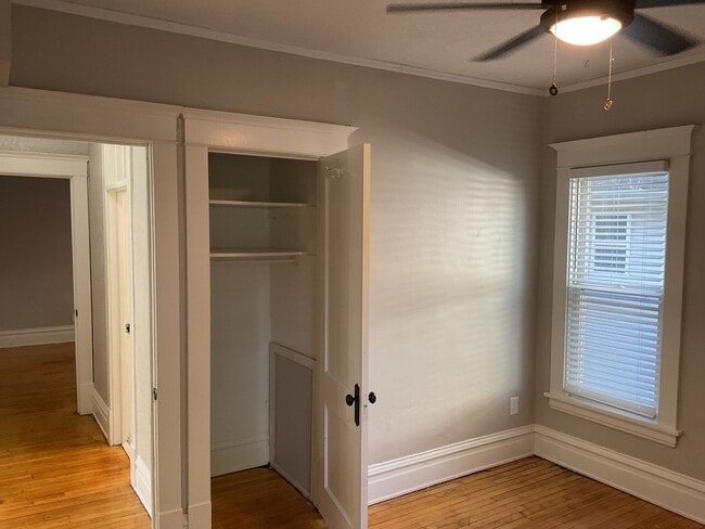 Building Photo - Beautifully Updated 4 BR/2 BA Upper-Level Duplex in Minneapolis with 2-Car Garage!