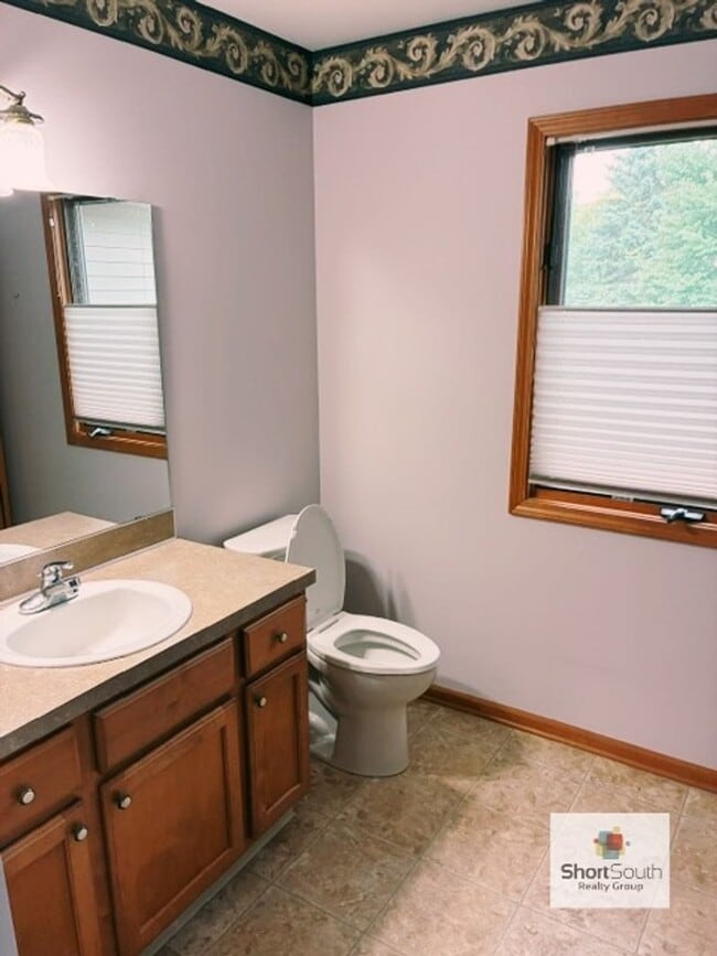 Building Photo - 2146 Creekside Dr SW