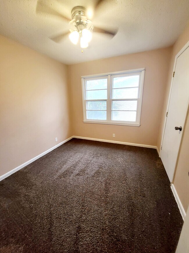 Building Photo - 3208 42nd St