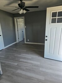 Building Photo - Newly Renovated 1 Bed 1 Bath