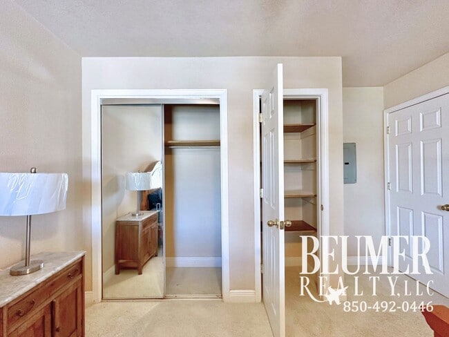 Building Photo - Move-In Ready Intercoastal Waterfront Townhome Steps to the water