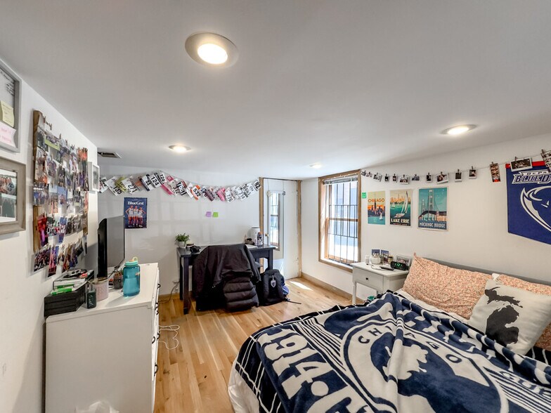 Building Photo - 1414 W Henderson St