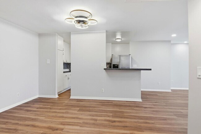 Building Photo - 6542 Ocean Crest Dr