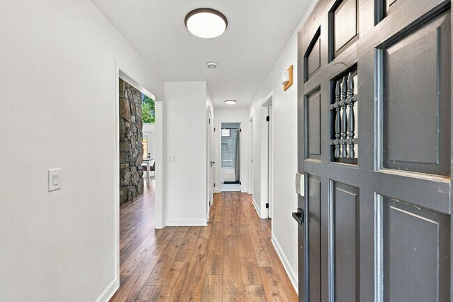 Building Photo - 4225 Twin Rivers Dr