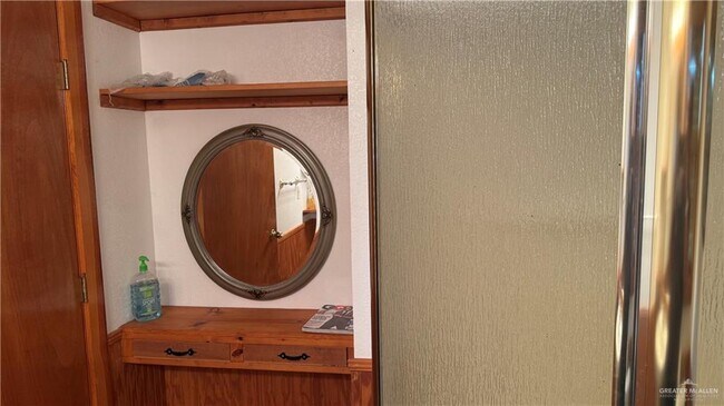 Building Photo - 25 Lago Vista Dr