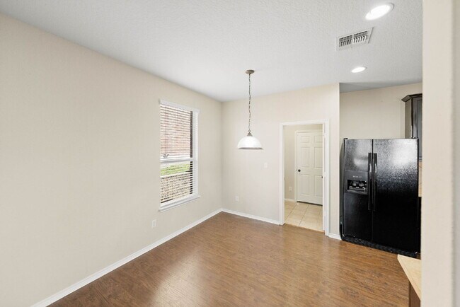 Building Photo - Flexible 5-Bedroom Rental Home in Alamo Ra...