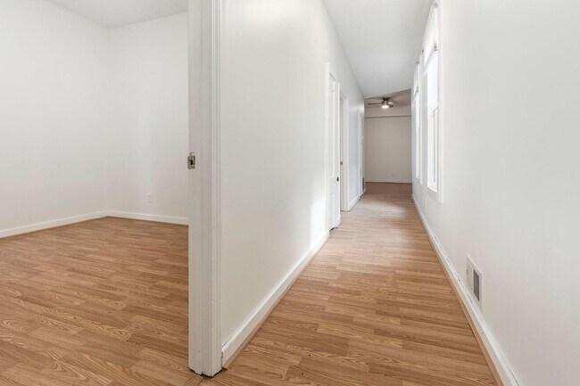 Building Photo - 522 Zane St