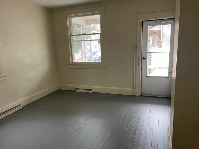 Building Photo - 1045-1047 Sunday St