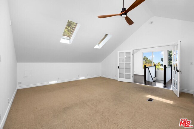 Building Photo - 9014 Harratt St