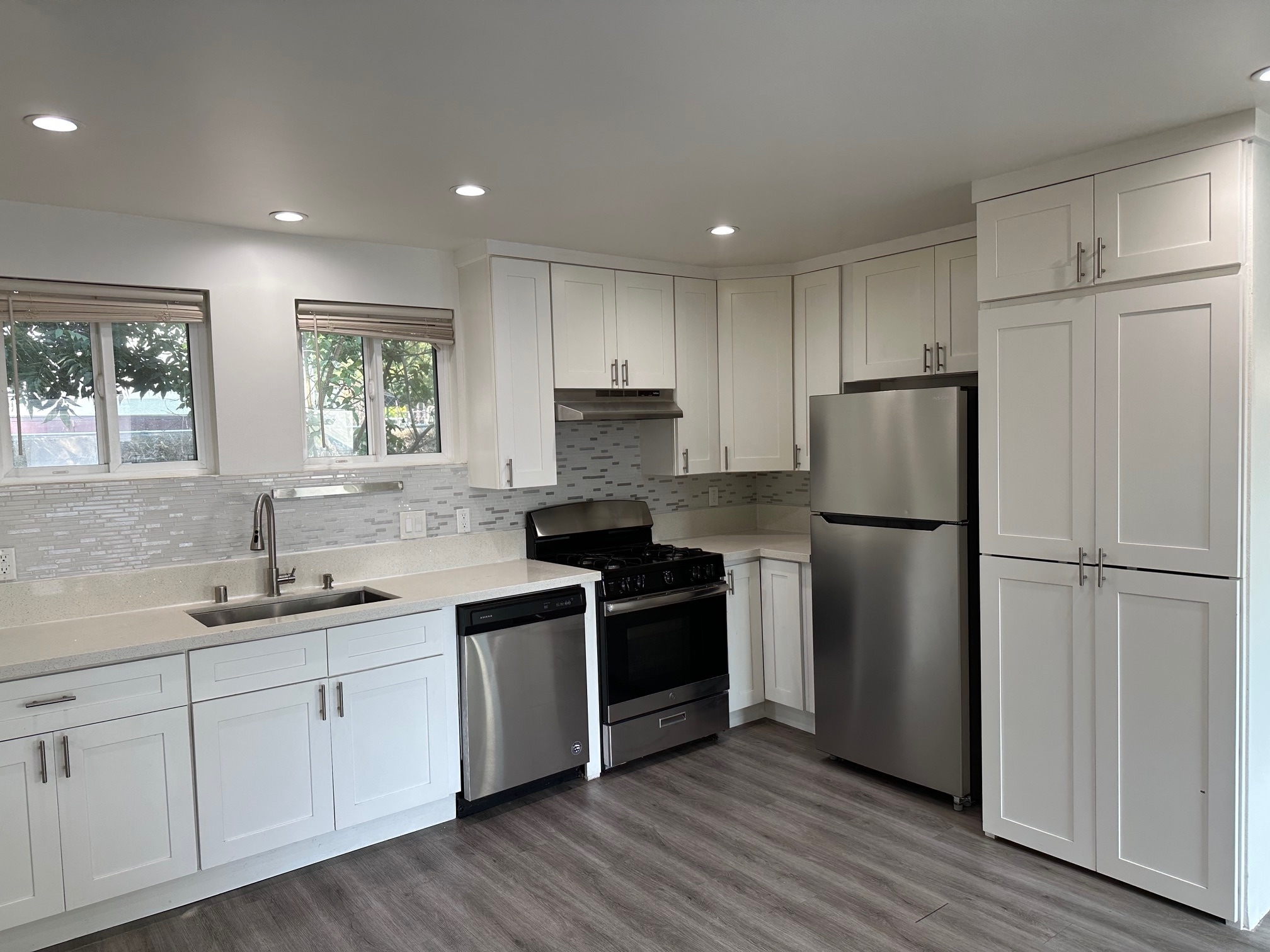 kitchen - 111 W Claremont St