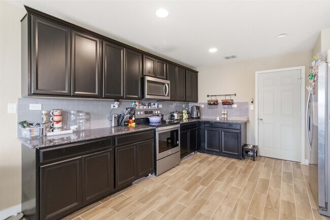 Building Photo - 12045 Silver Lining