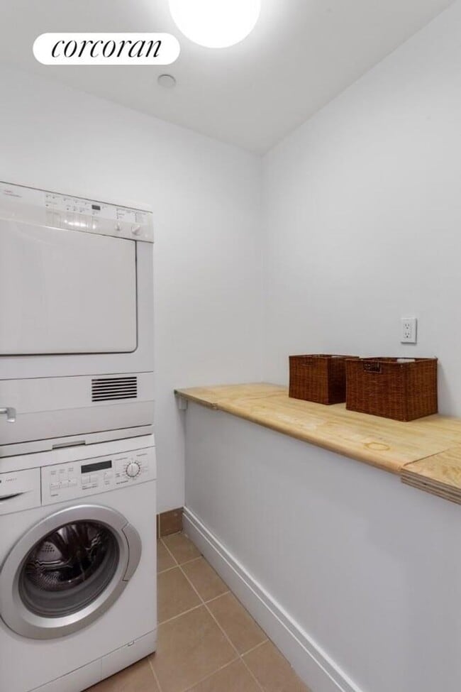 Building Photo - 545 W 110th St