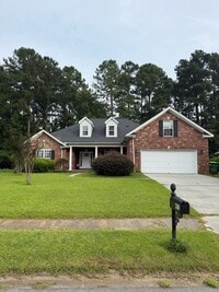 Building Photo - Beautifully Updated 4-Bedroom Home in Pool...