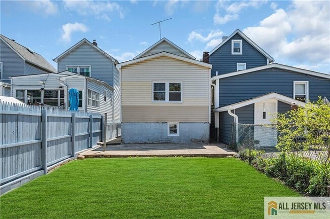 Building Photo - 51 Levinson Ave
