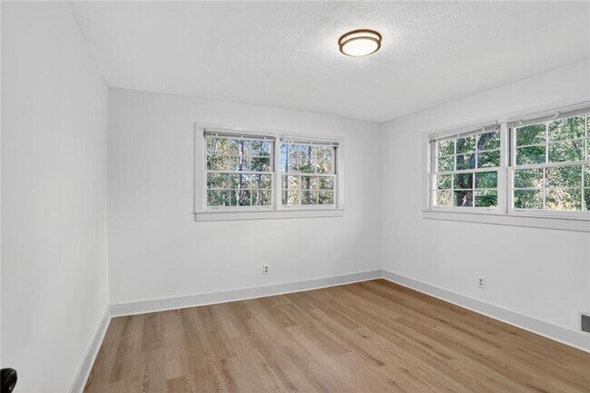 Building Photo - 2289 Addison Rd NE