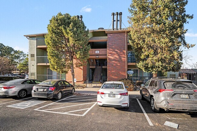 Building Photo - Ground Level Condo! 1 Bed 1 Bath In Littleton!