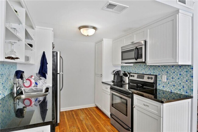 Building Photo - 807 Mallery St