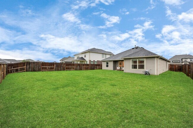 Building Photo - 31703 Daisy Draper Ln