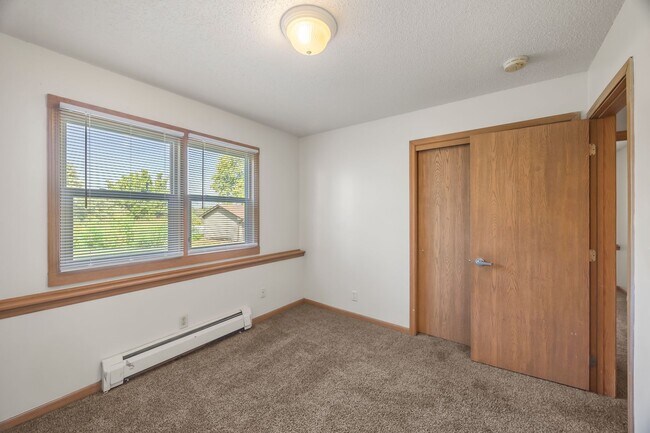 Building Photo - Clover Creek | Standard 2-Bedroom *