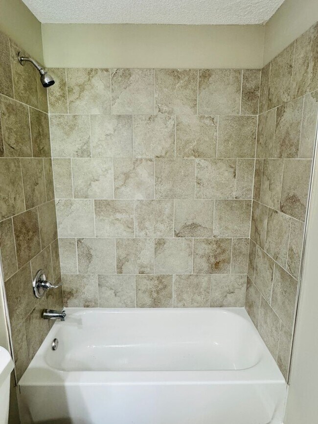 Building Photo - Modern 3-Bedroom Beauty