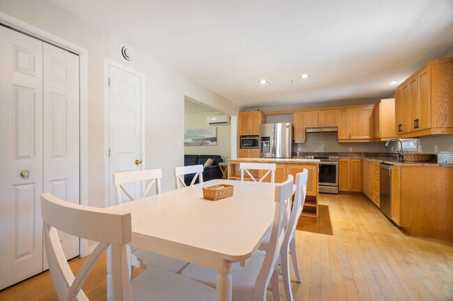 Building Photo - 28 Shoals View Dr