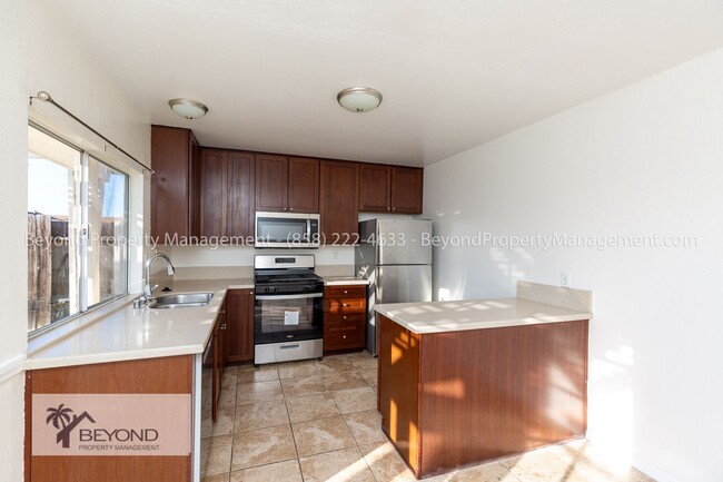 Building Photo - ***RECENTLY UPGRADED***3BED 2 BATH***ATTAC...