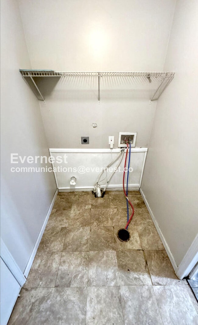 Building Photo - 5821 Weeks Ave