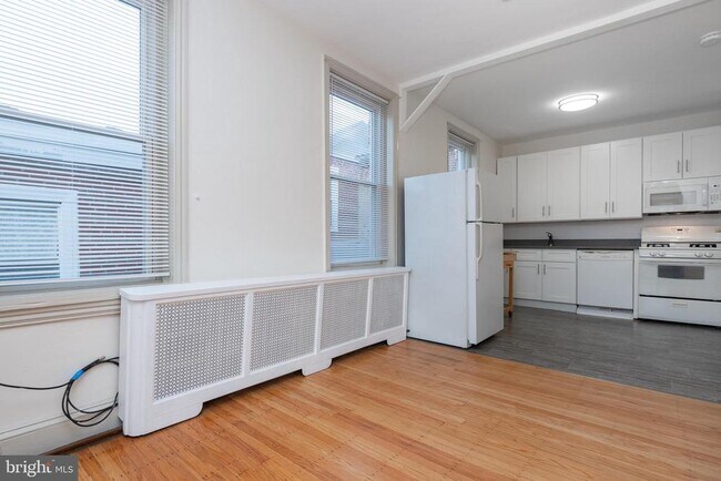 Building Photo - 932 N 5th St