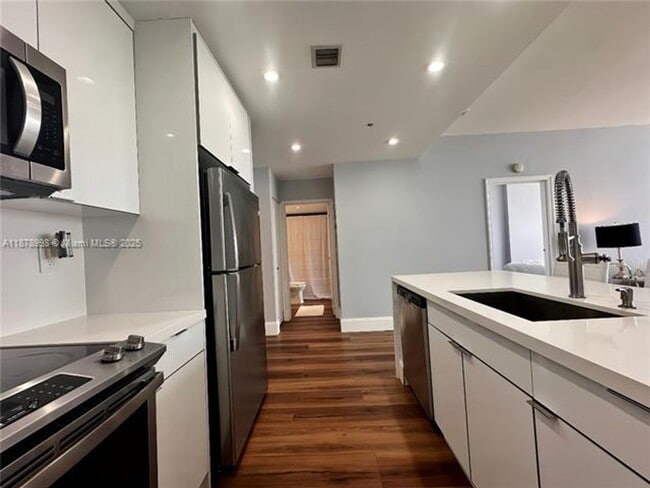 Building Photo - 7601 E Treasure Dr