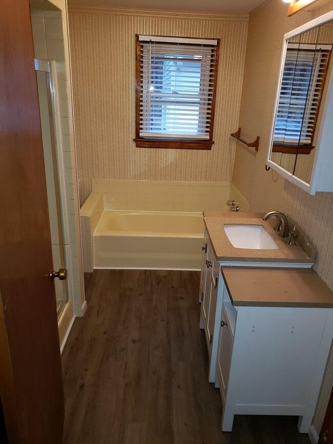 Building Photo - 3138 Monroe Ave