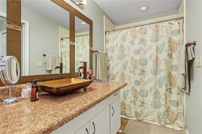 Building Photo - 703 NE 23rd Terrace