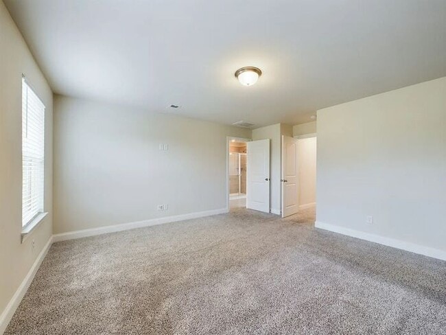 Building Photo - 3 Bed/2.5 Bath Beautiful Newer Constructio...