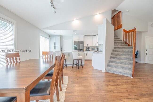 Building Photo - 2675 Oak Park Cir