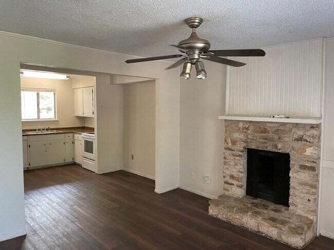 Building Photo - 1601 Taylor Gaines St