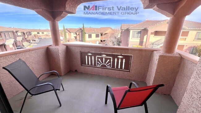 Building Photo - 2 Bedrooms, 2 Baths and a Single Car Garage