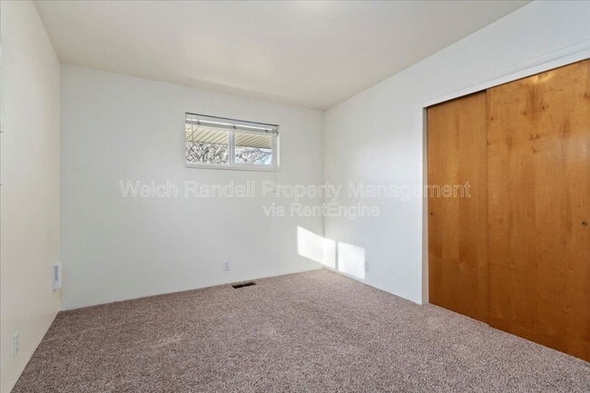 Building Photo - 506 N Geneva Rd