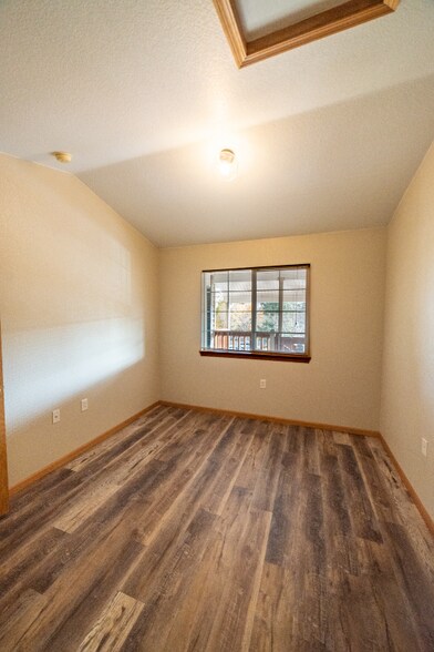 Building Photo - 1221 University Ave