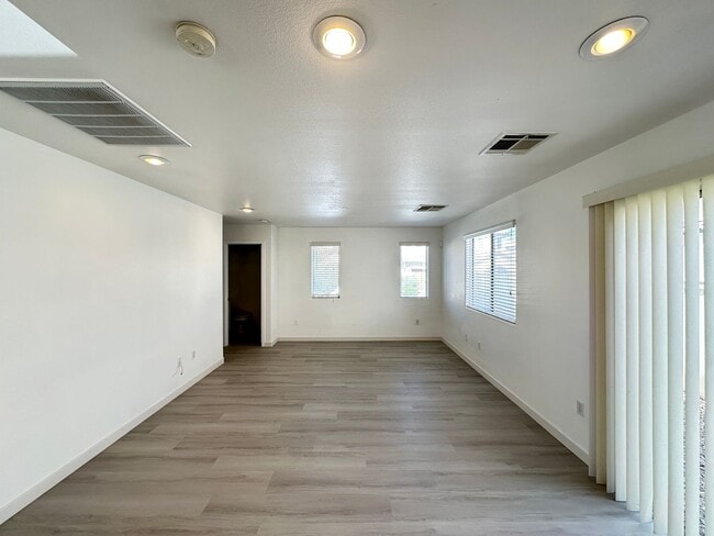 Building Photo - Sterling Court 2