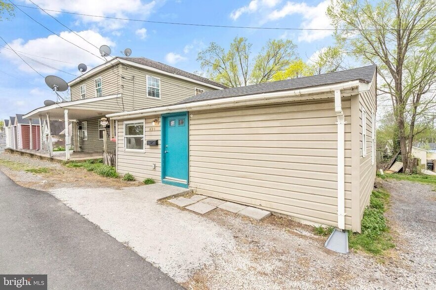 Building Photo - 439 West Ln