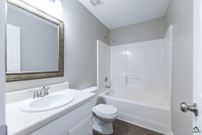 Building Photo - 404 Chadwyck Cir