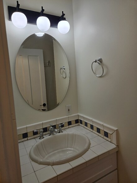 Building Photo - 2472 Overlook Rd