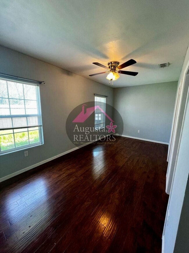 Building Photo - LT-3000 Buffalo Gap